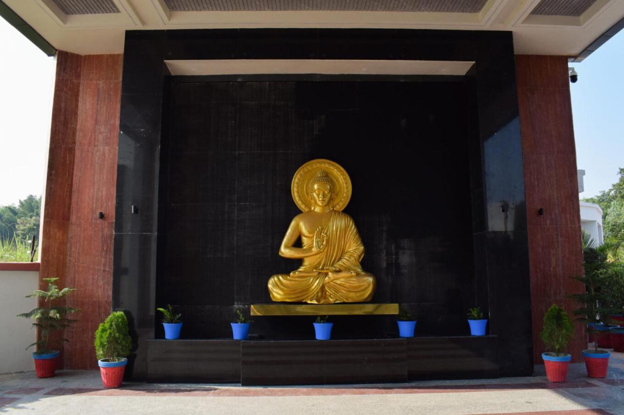 Tulip Inn Shravasti Bahraich Экстерьер фото